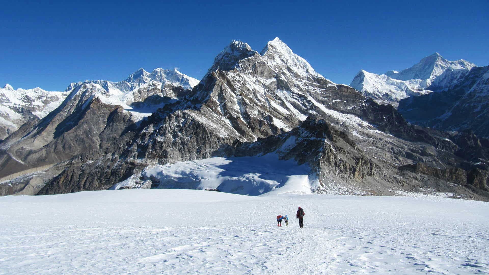Mera Peak Climbing: An Unforgettable Himalayan Adventure in Nepal
